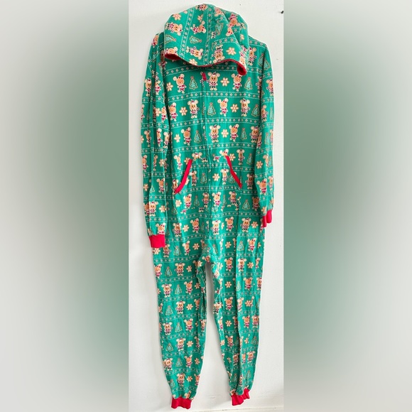 Disney Other - 🇺🇸❌
Disneys Mickey and Minnie gingerbread onsie